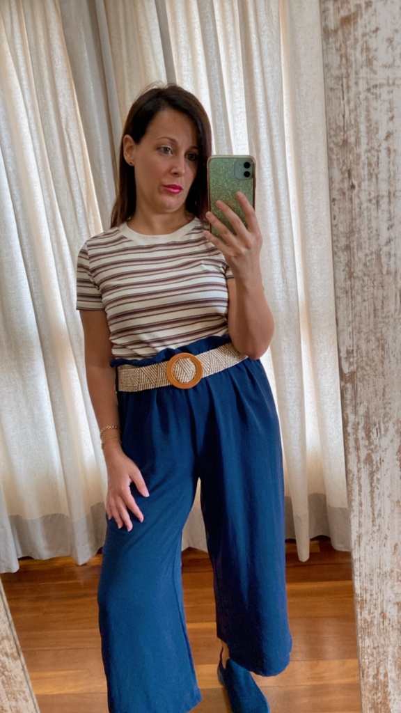 Pantalón ancho con cinturón 