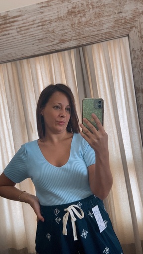 [R25823MUO] Blusa canalé con escote