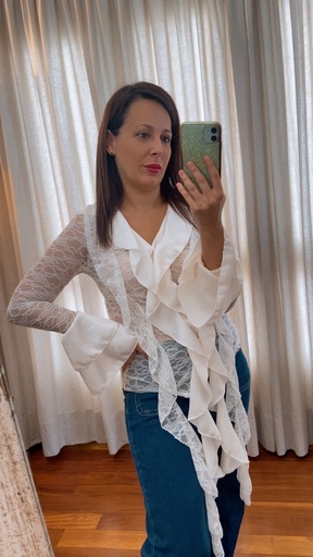 [R2527456MUO] Blusa encaje con vuelos blanca