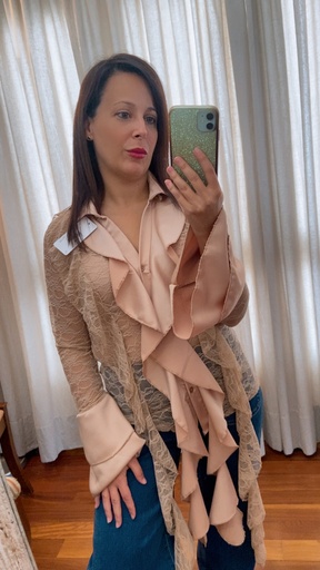 [R2527456MUO] Blusa encaje con vuelos 