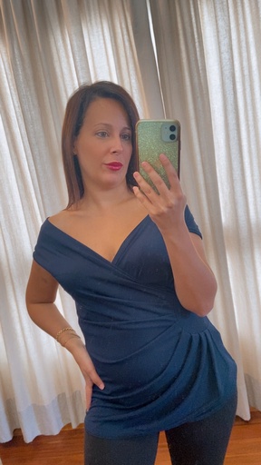[R25A02MUO] Blusa entrelazada azul marino