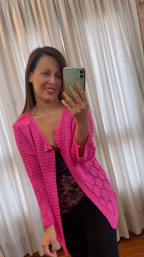 [R2517123MUO] Rebeca calada con botón fucsia